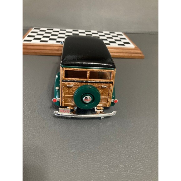 ERTL 1940 Ford Woody Wagon Wix Filters, - Picture 5 of 8